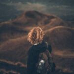 未知への一歩と心躍る出会い：新たな冒険の扉が開かれる